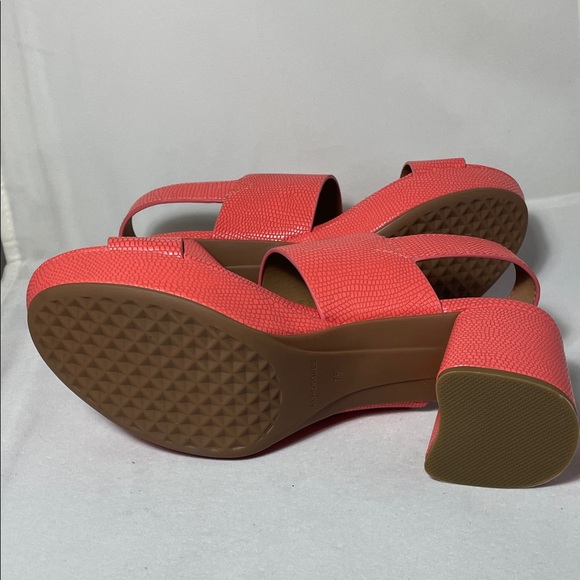 Aerosoles Camilia Round Toe Platform Sandals Coral Lizard Embossed 
Size 7.5 - Picture 8 of 8